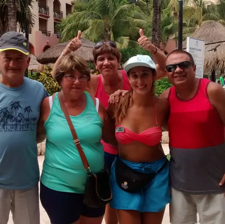 Vanesa Allende con su familia en resort tropical en México