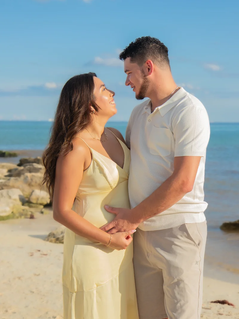couple maternity photoshoot playa del carmen beach, pregnant couple beach portrait